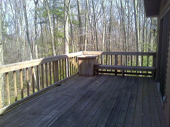 4th image of 84 Laurel Hollow Est