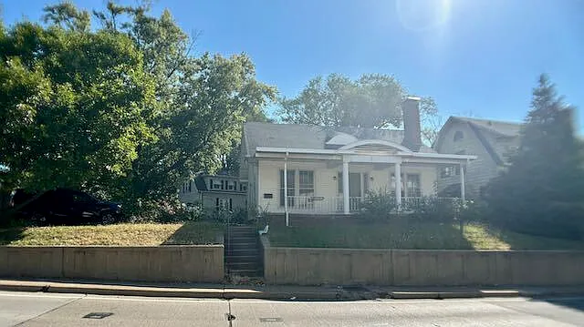 108 N Western Ave photo 1