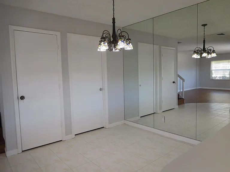 1908 Hartford Ct — Photo 10