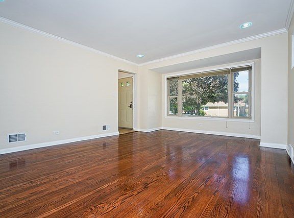 4th image of 9715 S California Ave