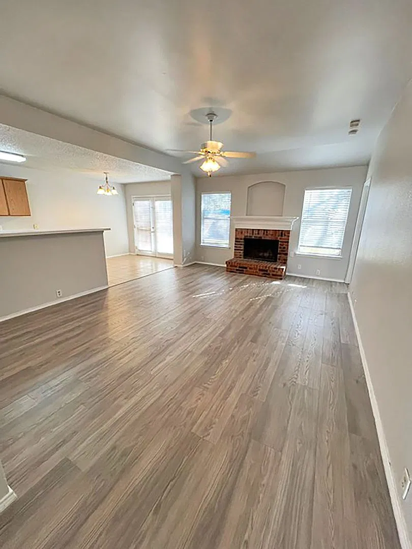 Great 3 Bdrm 2 Bath Home in Denton Tx — Photo 2