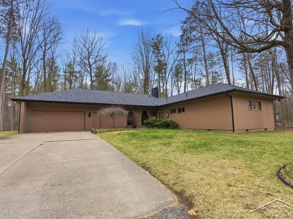 547 Peterson Dr, Sanford, MI 48657