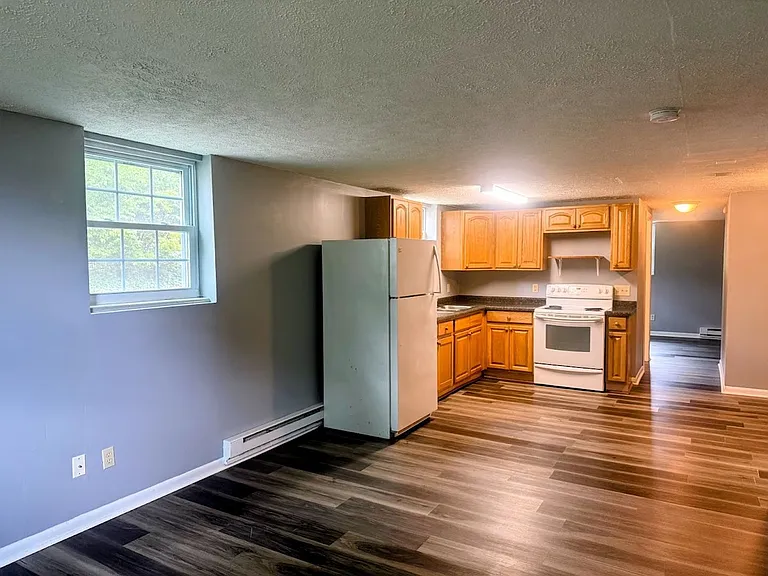 115 Hillcrest Ave NW — Photo 3