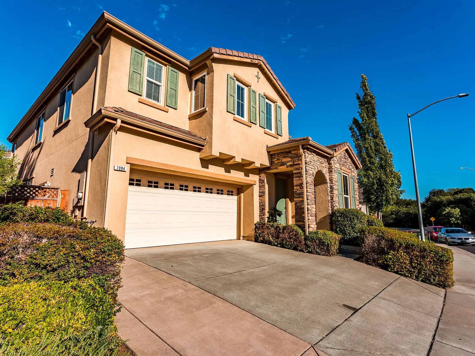 4 bed, 3.5 bath, 3112 sqft, $4,000 — Photo 1