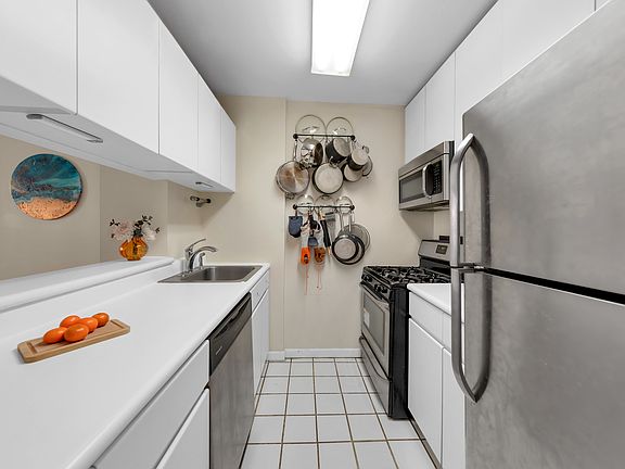 4th image of 215 W 95th St APT 3J