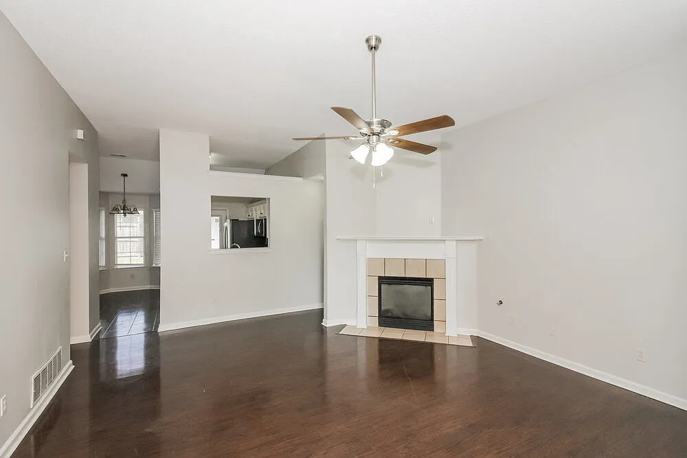 3 bed, 2.0 bath, 1830 sqft, $2,510 — Photo 4