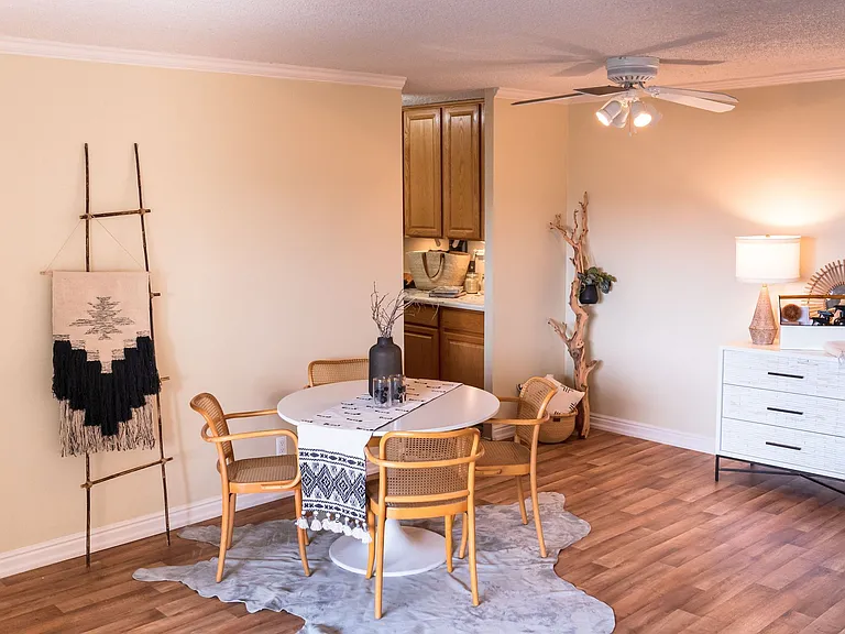Irving Heights Apartments — Photo 4