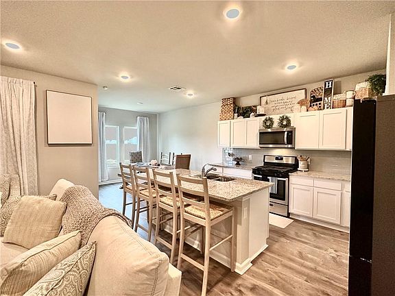 4th image of 136 Abbeywood Ct