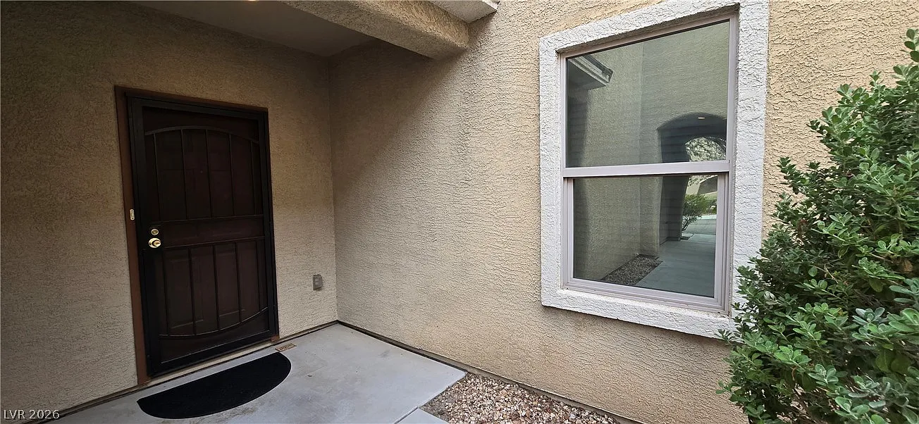 3 bed, 2.5 bath, 1950 sqft, $1,995 — Photo 3