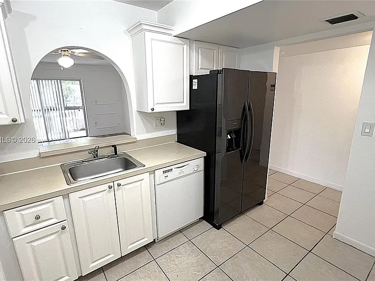 711 N Pine Island Rd #211 — Photo 15