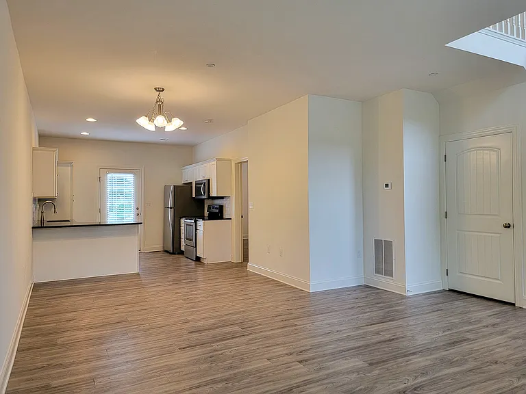 642 Brentwood Dr — Photo 7
