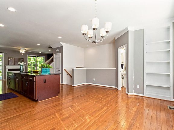 4th image of 1317 Gilmore St