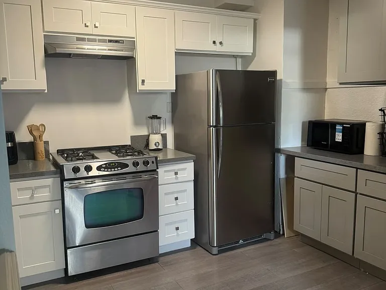 981 E La Verne Ave — Photo 6