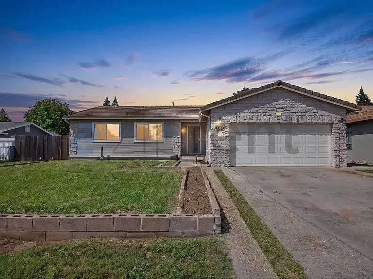 2307 N Cirby Way — Photo 42