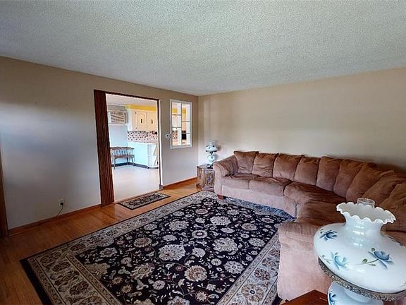 4th image of 83 Nandale Dr