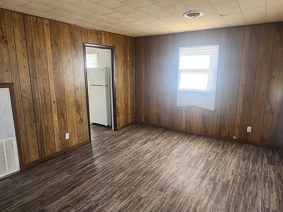 2nd image of 907 Giddings St