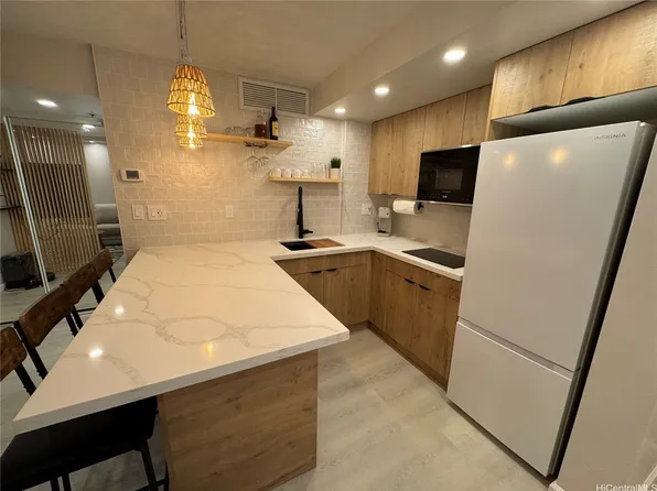 1088 Bishop St APT 2101, Honolulu, HI 96813