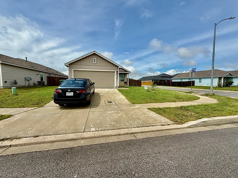 9206 Griffith Run — Photo 3