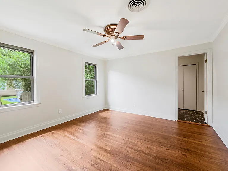 900 Oaklawn Ave — Photo 13