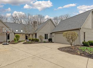 8252 Northwoods Ct, Columbus, OH 43235