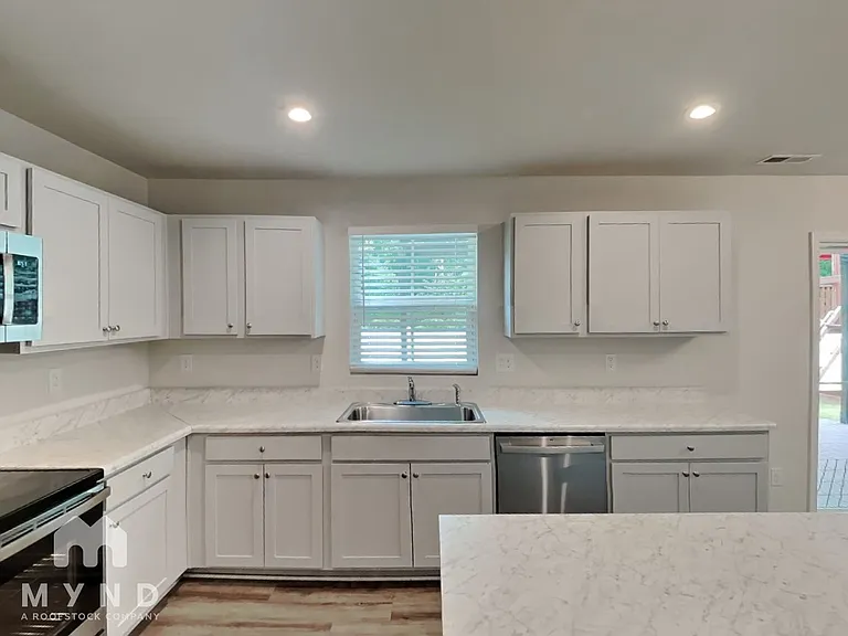 7013 Ludell Ln — Photo 9