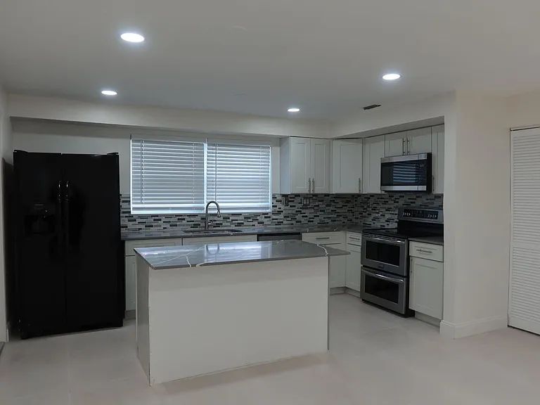 2630 SW 49th Ct #2630 — Photo 33
