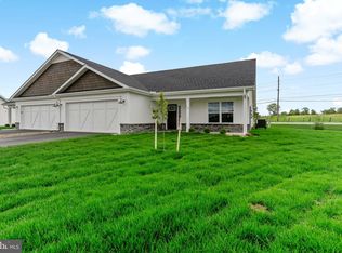 520 Dripping Spring Dr, Hedgesville, WV 25427