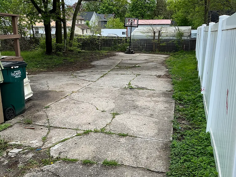 845 Baker St — Photo 25