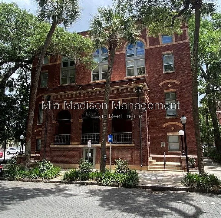 328 Barnard St #207