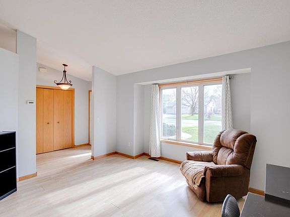4th image of 1074 Bonnieview Cir