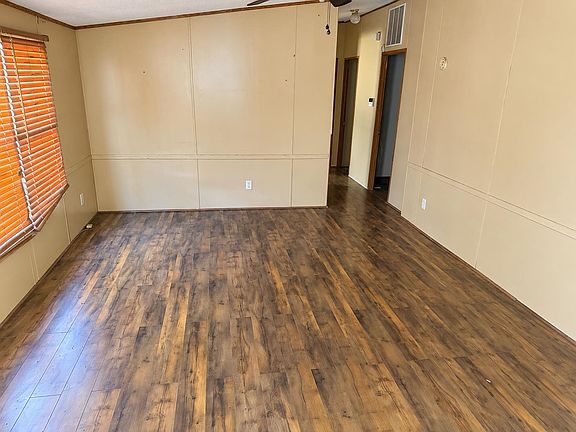 3rd image of 920 Forest Cir N