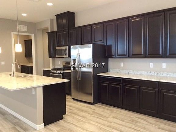 4th image of 401 Honeybrush Ave