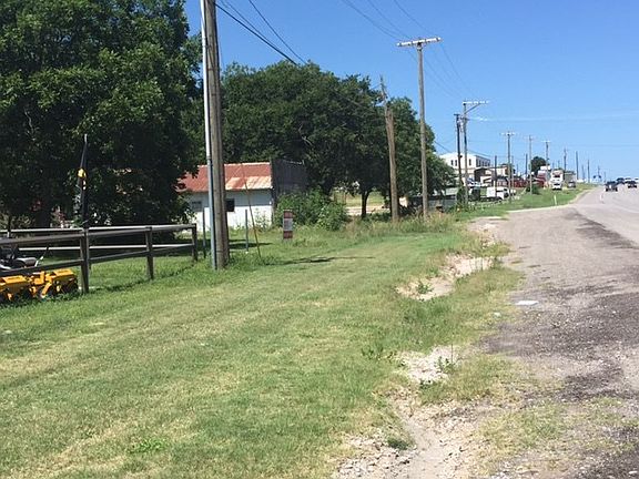 3rd image of 1702 Fort Worth Hwy