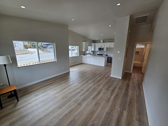 5th image of 369 Shasta Ave