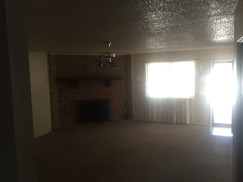 2nd image of 3305 N Vista Dr