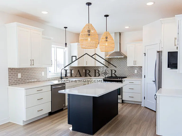 4144 Genevieve Ln NW — Photo 2