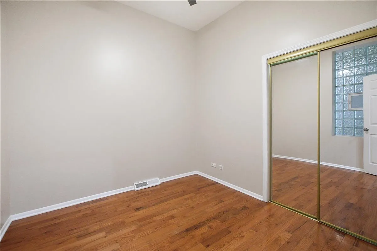 2 bed, 1000 sqft, $3,000 — Photo 3