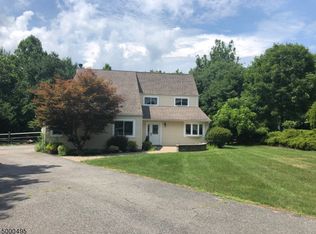 133 Hockenbury Dr, Glen Gardner, NJ 08826