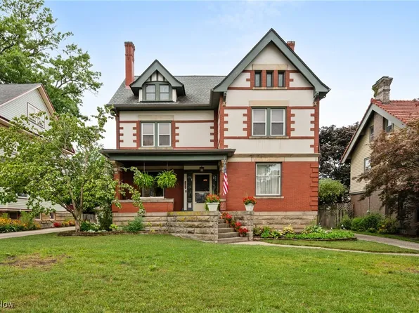 1454 Arthur Ave, Lakewood, OH 44107