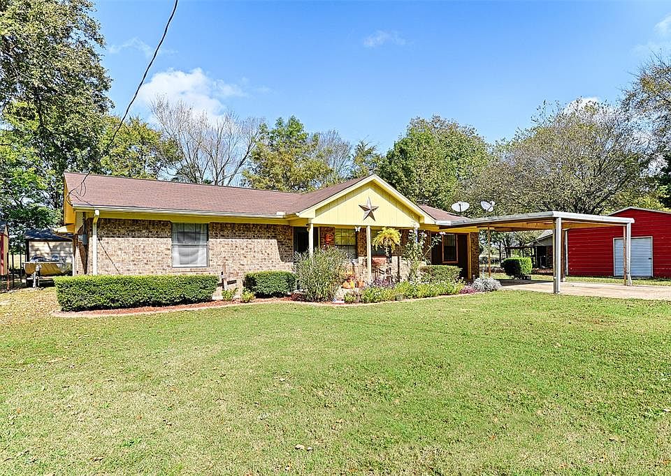 1st image of 1020 Willow Dr