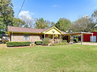 1020 Willow Dr, Wills Point, TX 75169