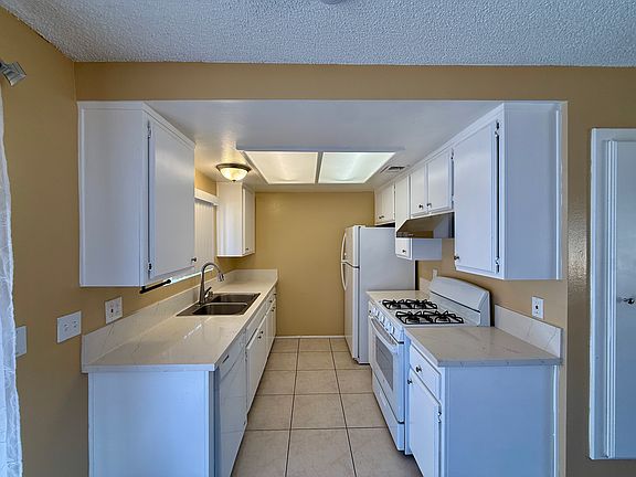 4th image of 901 N Dalton Ave APT D