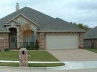 1029 Winding Creek Dr, Kennedale, TX 76060