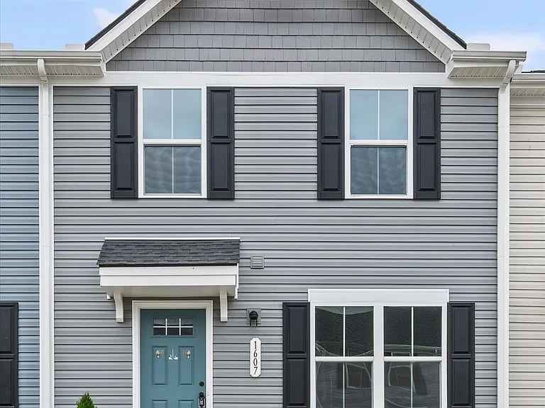 1607 Mountain Ash Ln — Photo 2