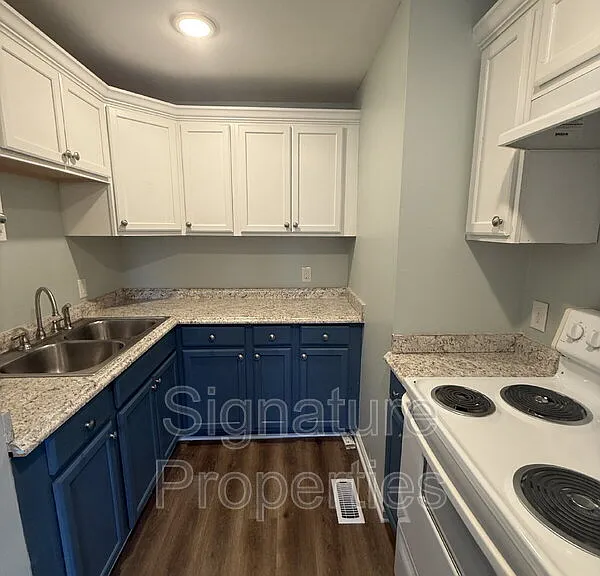 631 Quincy St #E — Photo 7
