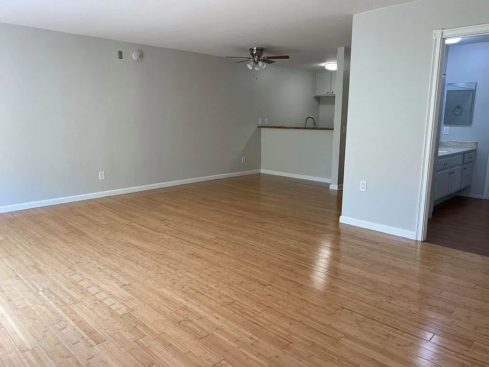 Studio, 550 sqft, $1,725 — Photo 2