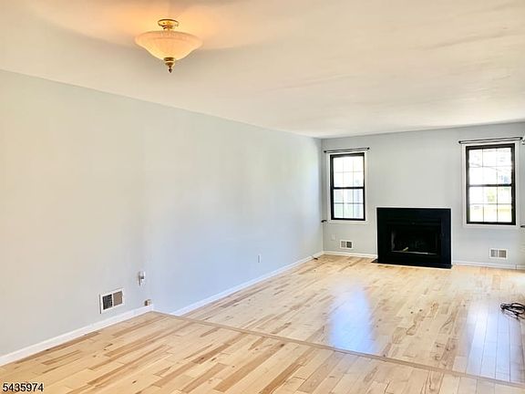 5th image of 305 Marten Rd