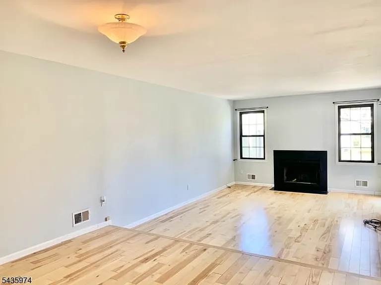 305 Marten Rd — Photo 5