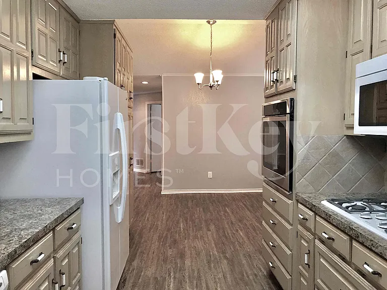 5302 Deep Canyon Dr — Photo 18