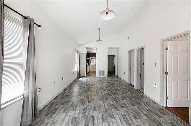 3 bed, 2.0 bath, 1032 sqft, $1,980 — Photo 3